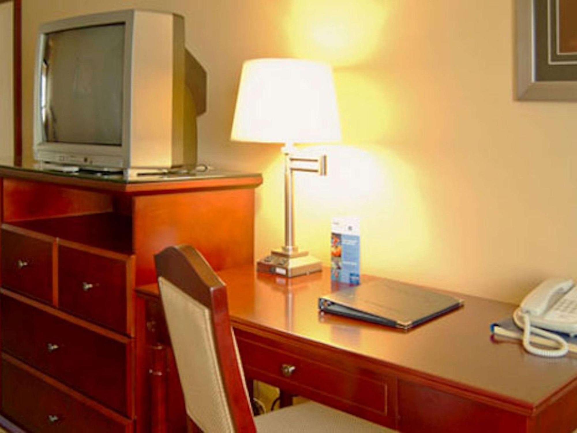 Coast Fraser Inn Уильямс-Лейк Экстерьер фото