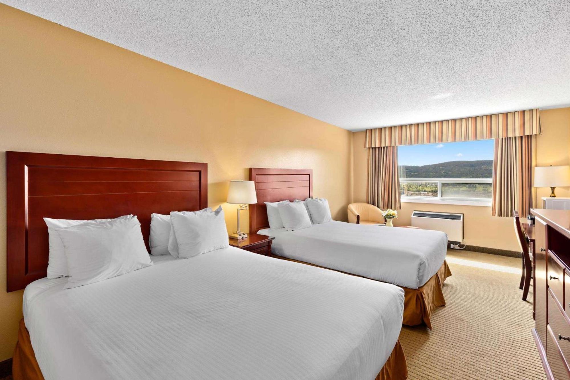 Coast Fraser Inn Уильямс-Лейк Экстерьер фото