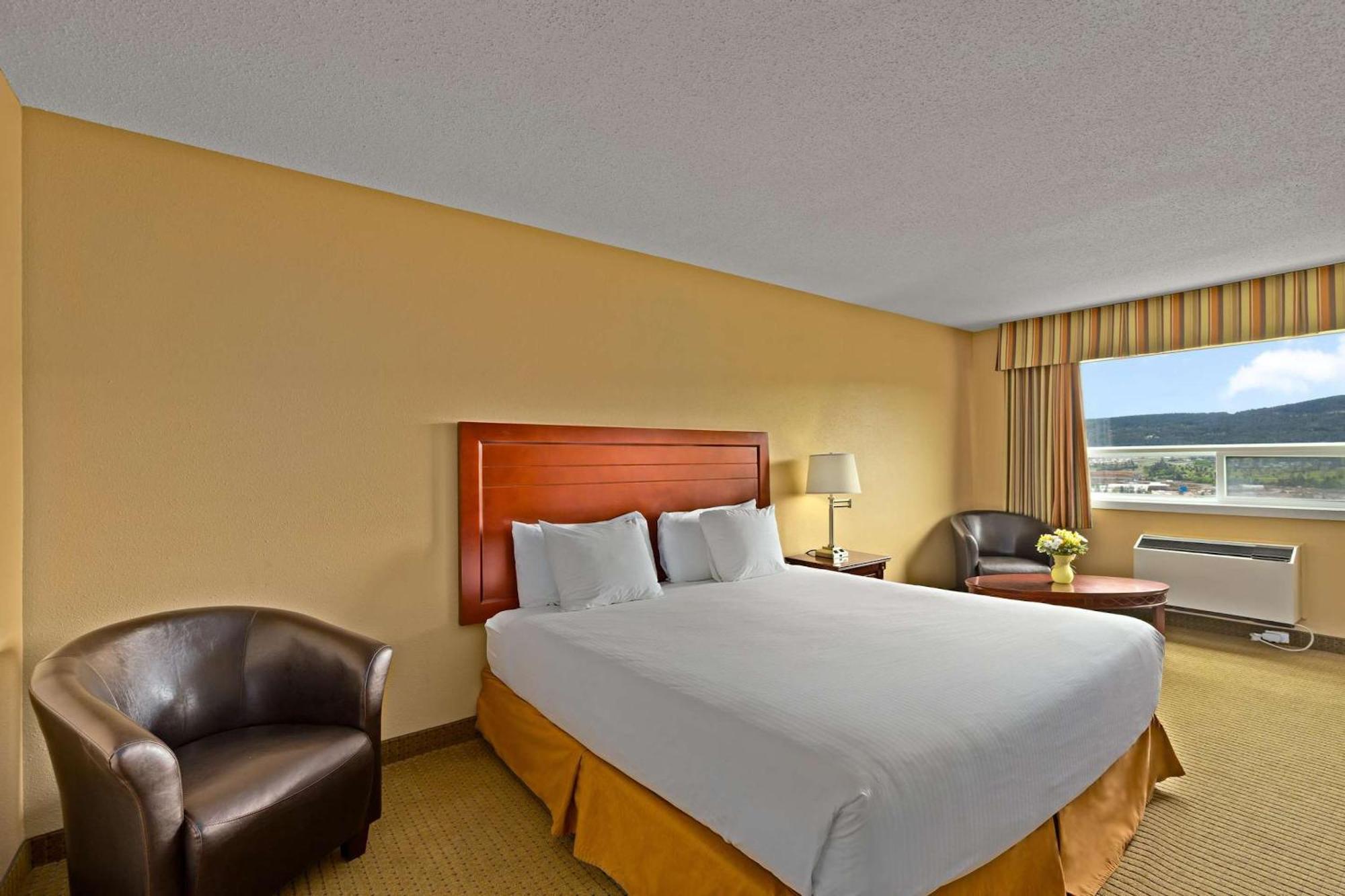 Coast Fraser Inn Уильямс-Лейк Экстерьер фото