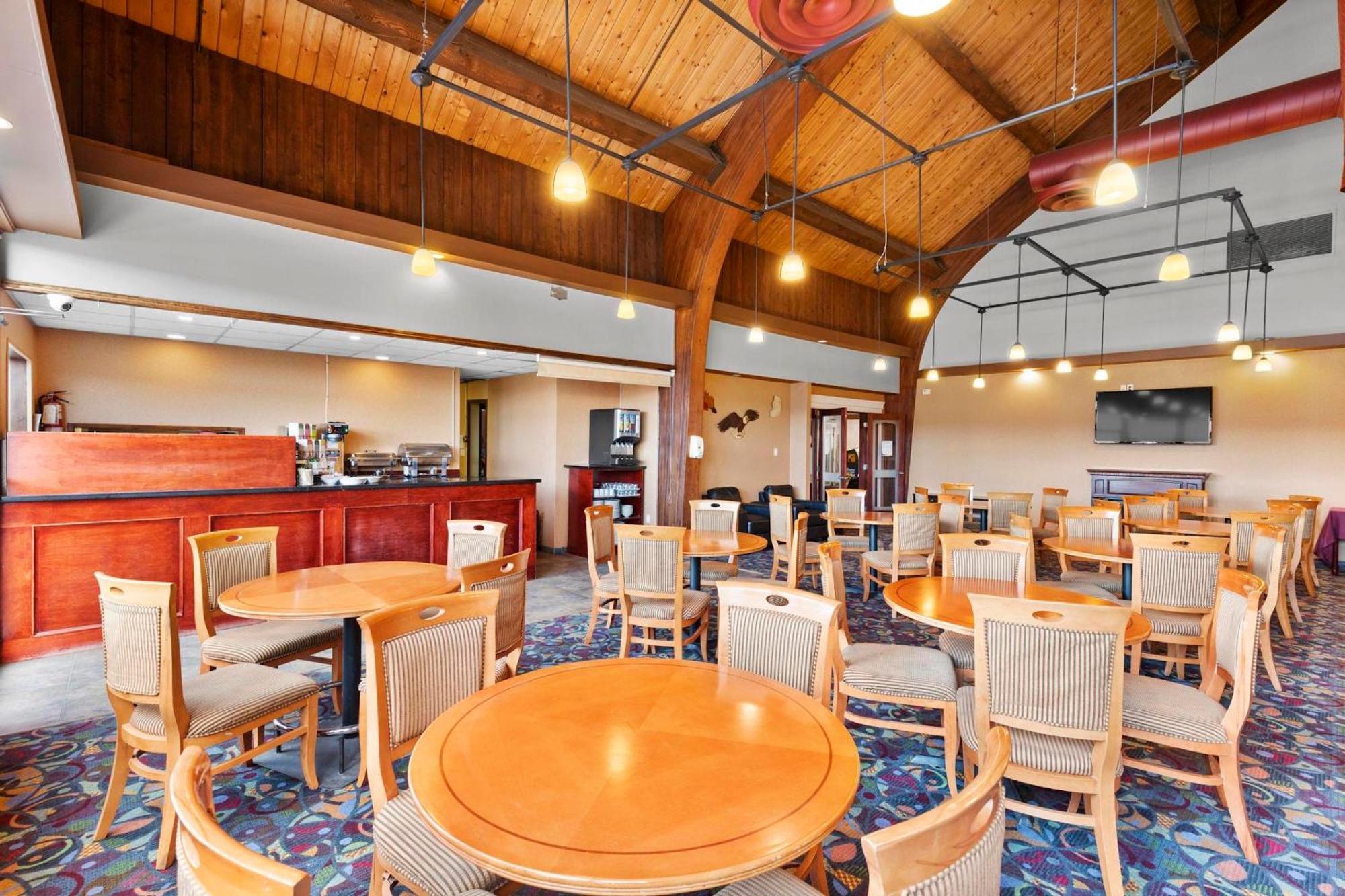 Coast Fraser Inn Уильямс-Лейк Экстерьер фото